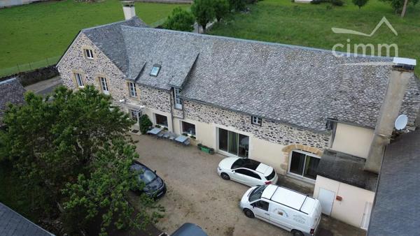 Ensemble immobilier à fort potentiel (Licence IV, restauration & gîtes) au cœur de l'Aubrac.