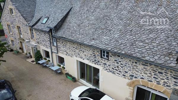 Ensemble immobilier à fort potentiel (Licence IV, restauration & gîtes) au cœur de l'Aubrac.