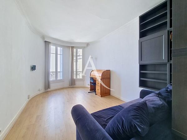 Grand studio en dernier étage