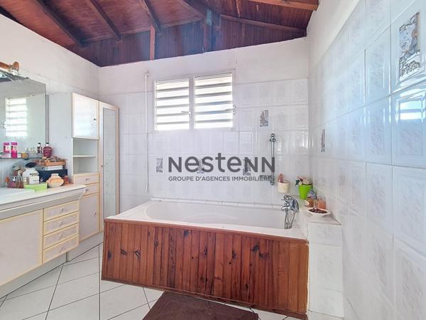 A VENDRE Maison de Ville à Capesterre-belle-eau de 5 pièces,160 m2