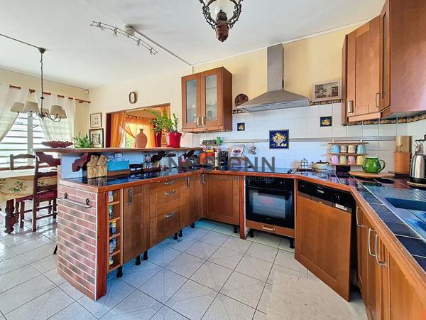 A VENDRE Maison de Ville à Capesterre-belle-eau de 5 pièces,160 m2