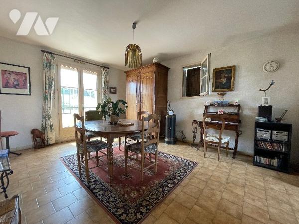 À vendre – Maison familiale avec terrain de plus de 2 500 m² avec mare – Le Mesnil-en-Vallée