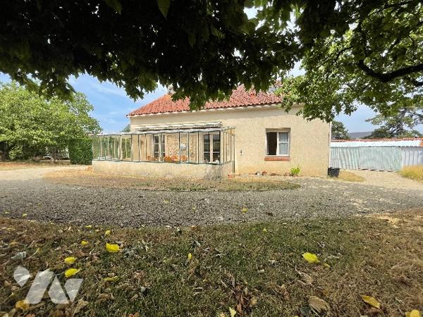 À vendre – Maison familiale avec terrain de plus de 2 500 m² avec mare – Le Mesnil-en-Vallée