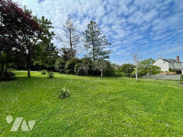 À vendre – Maison familiale avec terrain de plus de 2 500 m² avec mare – Le Mesnil-en-Vallée