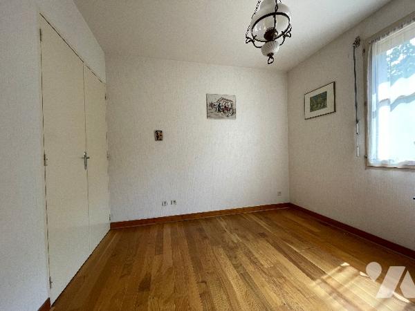 À vendre – Maison familiale avec terrain de plus de 2 500 m² avec mare – Le Mesnil-en-Vallée