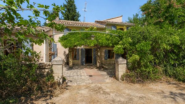 Sauveterre - Maison familiale de caractère, 4 chambres et terrain arboré de 2 600 m² Sauveterre