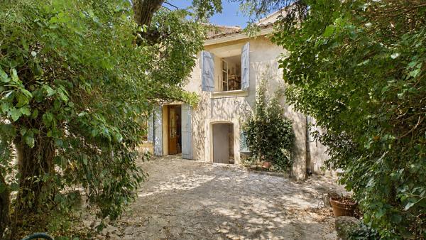 Sauveterre - Maison familiale de caractère, 4 chambres et terrain arboré de 2 600 m² Sauveterre