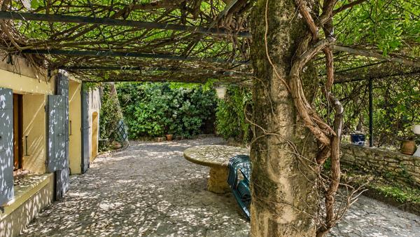 Sauveterre - Maison familiale de caractère, 4 chambres et terrain arboré de 2 600 m² Sauveterre