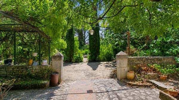 Sauveterre - Maison familiale de caractère, 4 chambres et terrain arboré de 2 600 m² Sauveterre