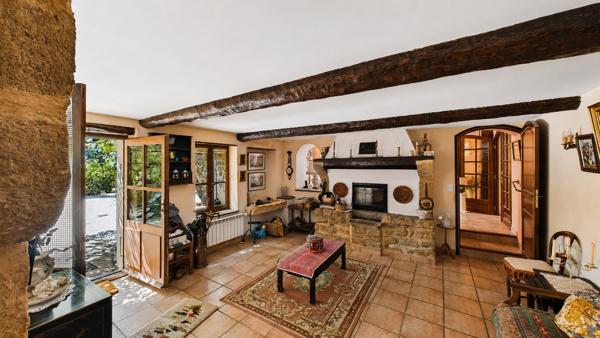 Sauveterre - Maison familiale de caractère, 4 chambres et terrain arboré de 2 600 m² Sauveterre
