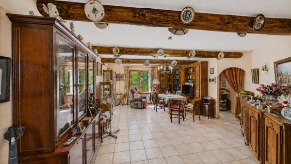 Sauveterre - Maison familiale de caractère, 4 chambres et terrain arboré de 2 600 m² Sauveterre