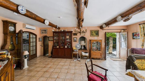 Sauveterre - Maison familiale de caractère, 4 chambres et terrain arboré de 2 600 m² Sauveterre