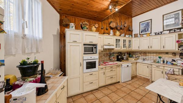 Sauveterre - Maison familiale de caractère, 4 chambres et terrain arboré de 2 600 m² Sauveterre