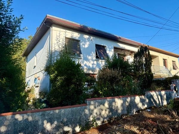 ROCHEFORT : Maison familiale 4 chambres avec jardin, garage et fort potentiel