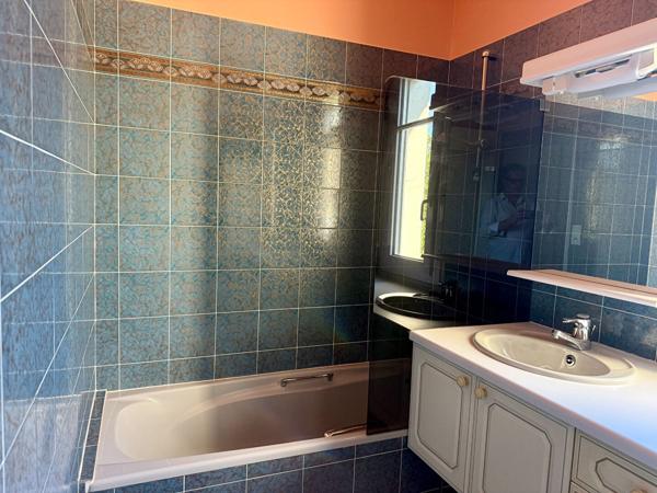ROCHEFORT : Maison familiale 4 chambres avec jardin, garage et fort potentiel
