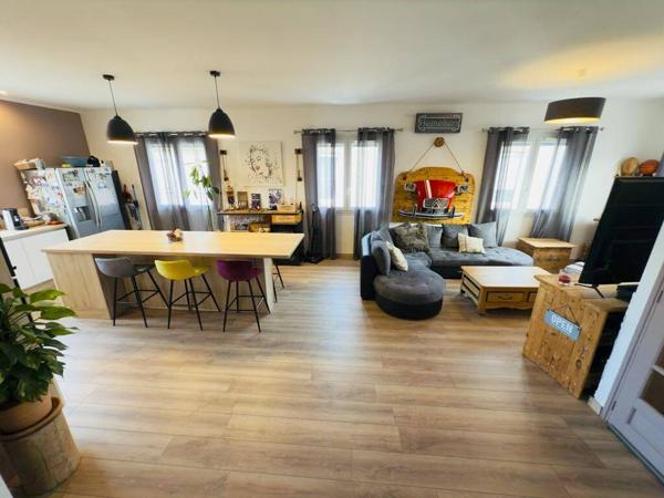 Maison de village T4 grand garage 3 faces Canohes