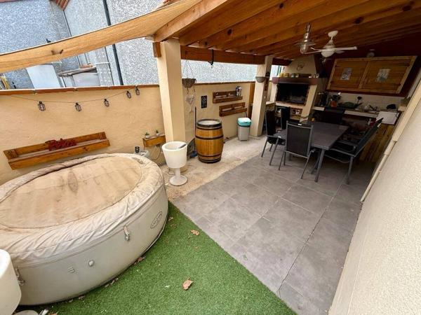 Maison de village T4 grand garage 3 faces Canohes