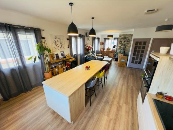 Maison de village T4 grand garage 3 faces Canohes