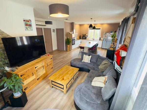 Maison de village T4 grand garage 3 faces Canohes