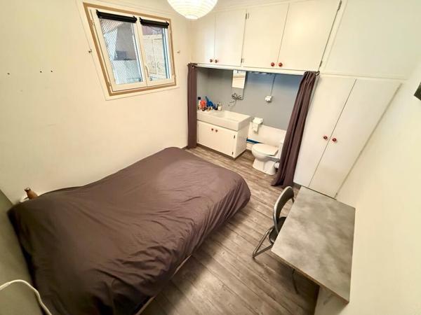 Maison de village T4 grand garage 3 faces Canohes