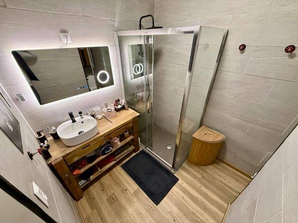 Maison de village T4 grand garage 3 faces Canohes