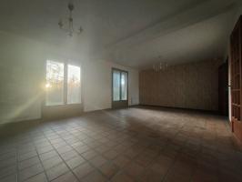 A 20 MN DE GISORS, JOLIE MAISON TRADITIONNELLE RENOVEE D'UNE SURFACE E 160 M² HAB SUR 2000 M² CLOS AU CALME Gisors (27140)