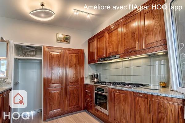 Villa 4 faces sur  terrain d'angle piscinable + 2 garages + forage.