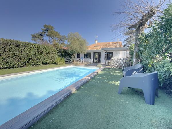 GUJAN-MESTRAS ! Maison 5 pièces de 107 m2, piscine, terrasse, parcelle exposée Ouest !