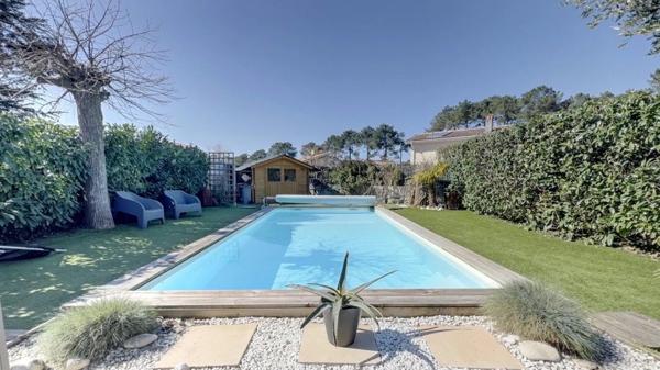 GUJAN-MESTRAS ! Maison 5 pièces de 107 m2, piscine, terrasse, parcelle exposée Ouest !