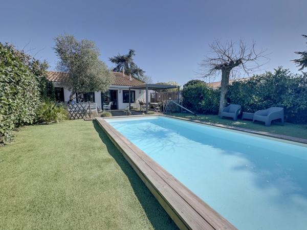 GUJAN-MESTRAS ! Maison 5 pièces de 107 m2, piscine, terrasse, parcelle exposée Ouest !