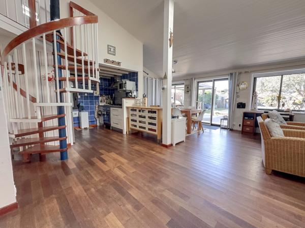 GUJAN-MESTRAS ! Maison 5 pièces de 107 m2, piscine, terrasse, parcelle exposée Ouest !