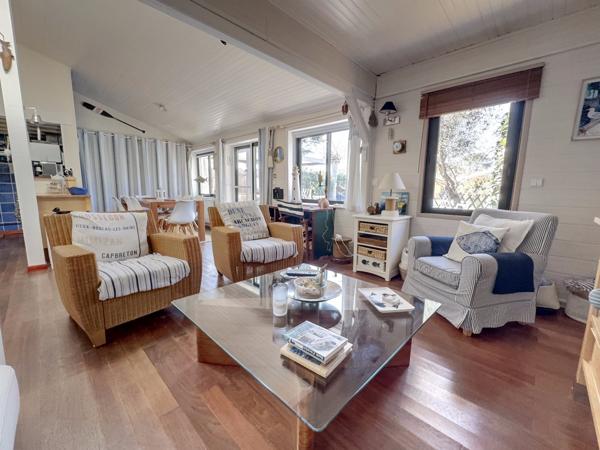 GUJAN-MESTRAS ! Maison 5 pièces de 107 m2, piscine, terrasse, parcelle exposée Ouest !