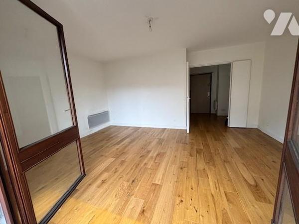  PARIS 15ème - QUARTIER SAINT LAMBERT (METRO CONVENTION) - APT 2 PIECES 48 M² + BALCON