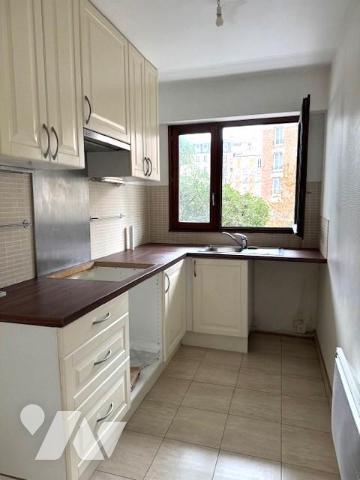  PARIS 15ème - QUARTIER SAINT LAMBERT (METRO CONVENTION) - APT 2 PIECES 48 M² + BALCON