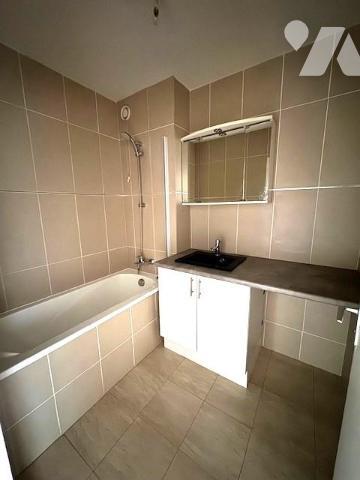  PARIS 15ème - QUARTIER SAINT LAMBERT (METRO CONVENTION) - APT 2 PIECES 48 M² + BALCON