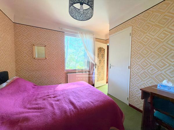 A VENDRE 84120 LA BASTIDONNE MAISON TYPE 4 PIECES D'ENVIRON 109M² AVEC DOUBLE GARAGE ET JARDIN
