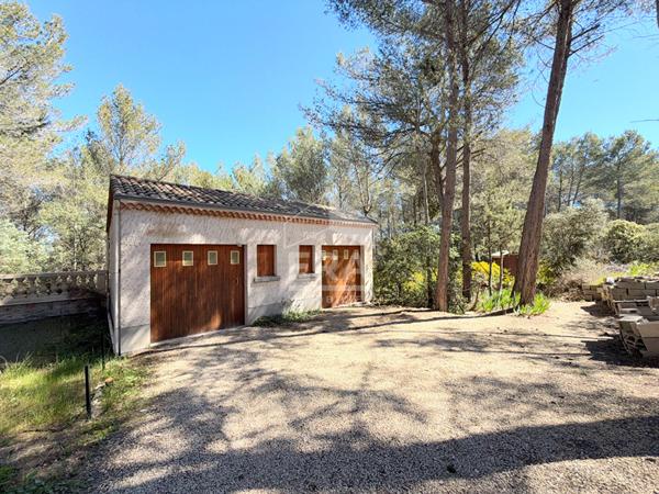 A VENDRE 84120 LA BASTIDONNE MAISON TYPE 4 PIECES D'ENVIRON 109M² AVEC DOUBLE GARAGE ET JARDIN