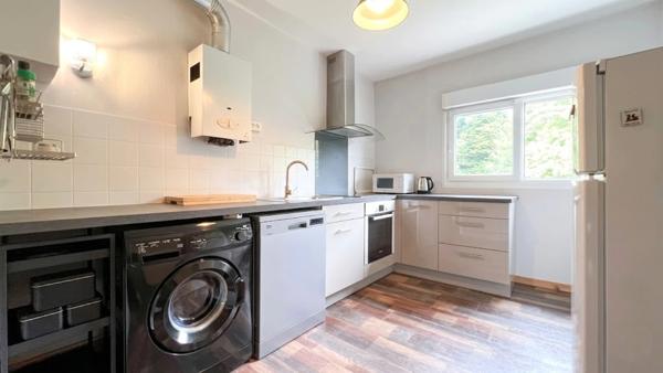 Appartement à vendre situé au dernier étage, de type 4, d’une surface habitable de 78 m², avec 3 balcons.