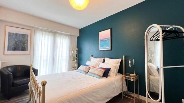 Appartement à vendre situé au dernier étage, de type 4, d’une surface habitable de 78 m², avec 3 balcons.