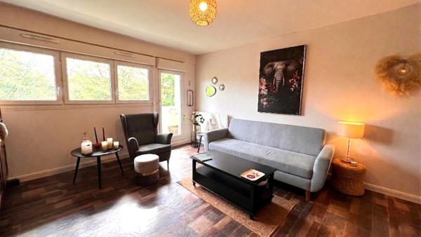 Appartement à vendre situé au dernier étage, de type 4, d’une surface habitable de 78 m², avec 3 balcons.
