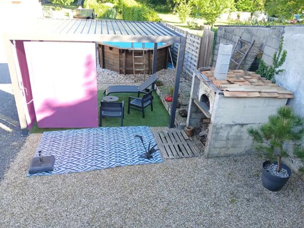Maison familiale de plain-pied 1400 m2 de terrain CHAMPN