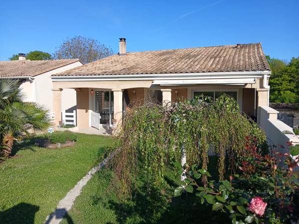 Maison familiale de plain-pied 1400 m2 de terrain CHAMPN