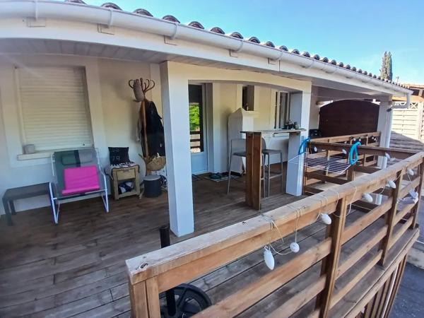 Maison familiale de plain-pied 1400 m2 de terrain CHAMPN