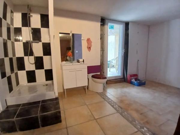 Maison familiale de plain-pied 1400 m2 de terrain CHAMPN