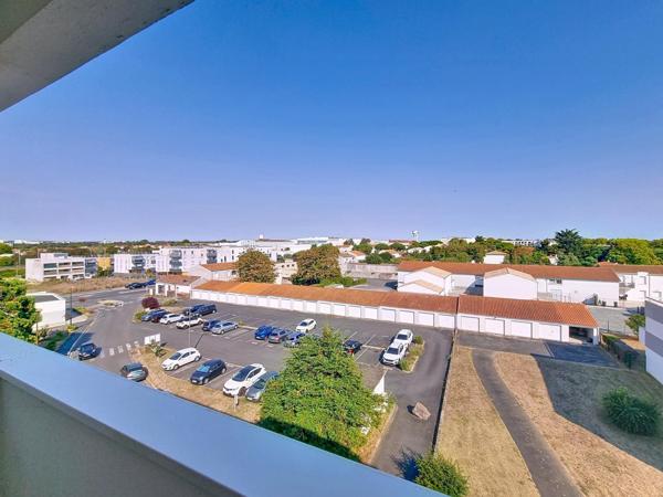 Appartement T3/4 lumineux avec balcon, vue dégagée et aperçu mer – Dernier étage avec ascenseur