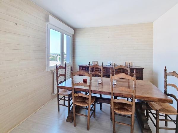 Appartement T3/4 lumineux avec balcon, vue dégagée et aperçu mer – Dernier étage avec ascenseur