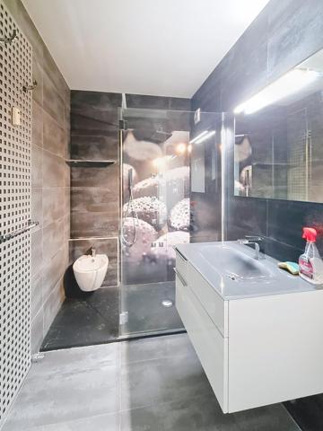 Appartement T3/4 lumineux avec balcon, vue dégagée et aperçu mer – Dernier étage avec ascenseur