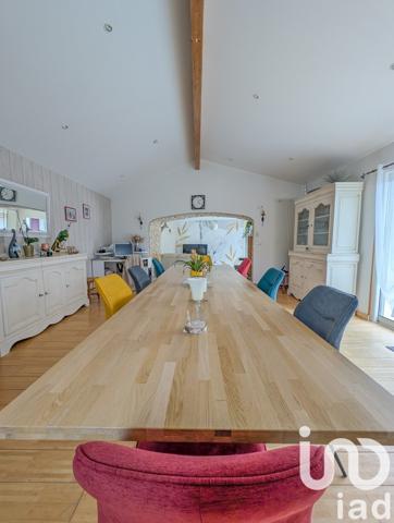 Maison 8 pièces de 193 m² à Argentonnay (79150)