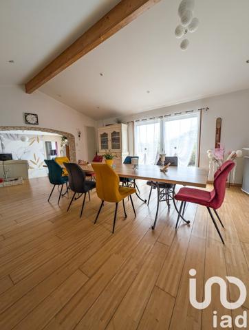 Maison 8 pièces de 193 m² à Argentonnay (79150)