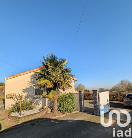 Maison 8 pièces de 193 m² à Argentonnay (79150)